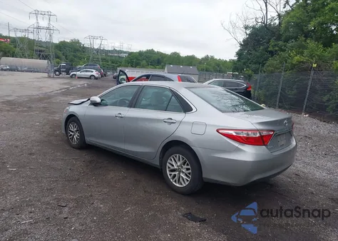 2017 Toyota Camry Le/Se/Xle/Xse z USA, uszkodzony, nr VIN 4T1BF1FK4HU671502